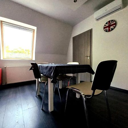 Buckingham Palace Apartman, Debrecen Buitenkant foto