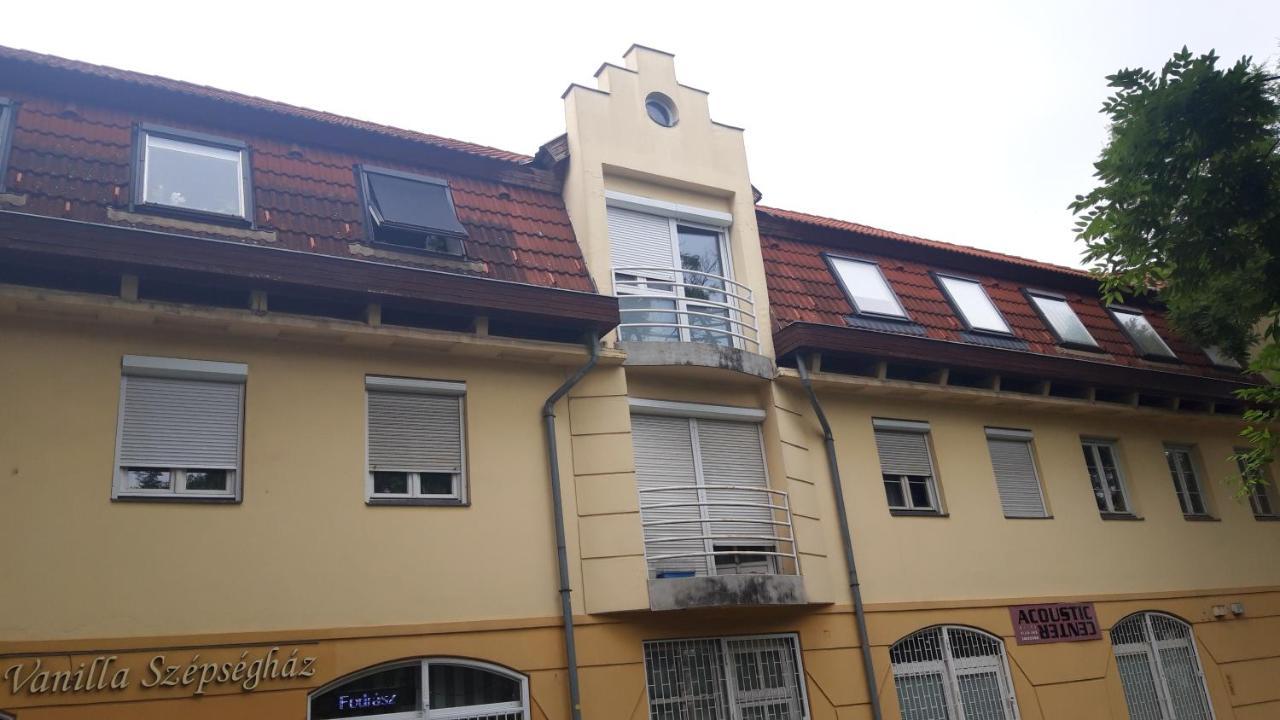 Buckingham Palace Apartman, Debrecen Buitenkant foto