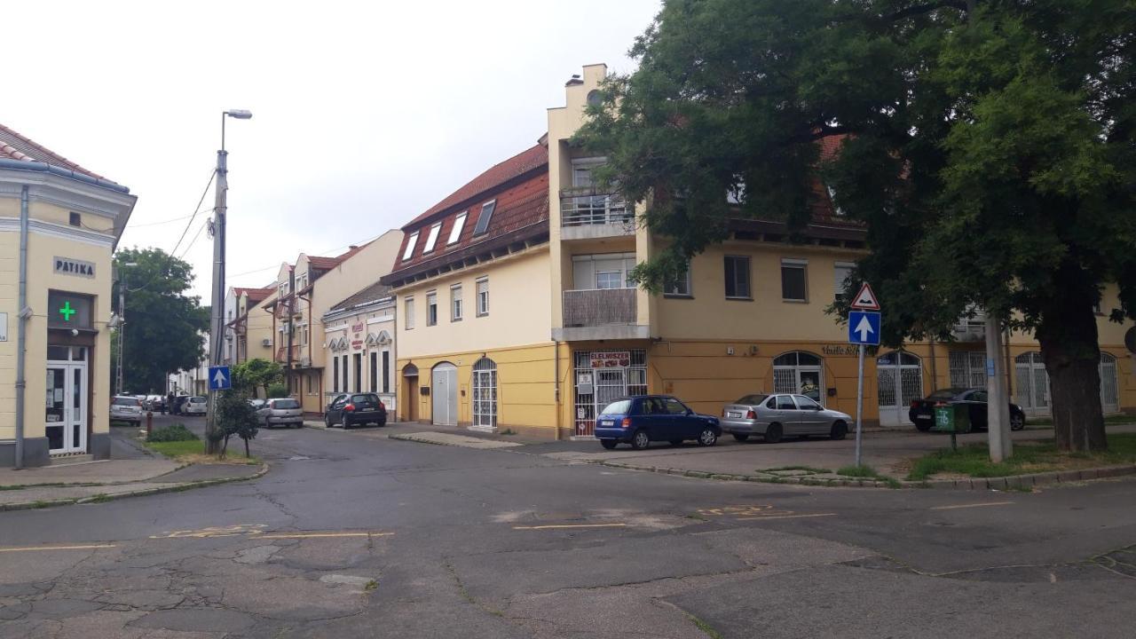 Buckingham Palace Apartman, Debrecen Buitenkant foto
