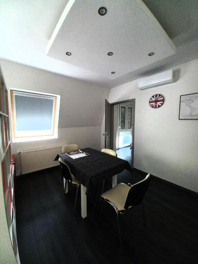 Buckingham Palace Apartman, Debrecen Buitenkant foto